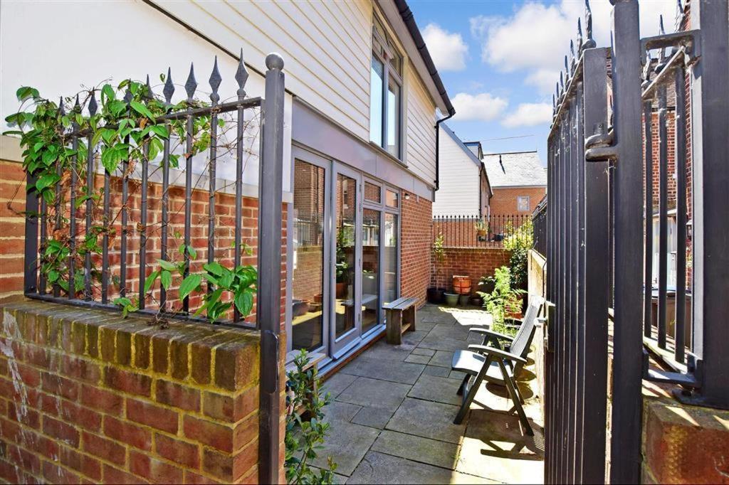 Modern City Centre House With Free Parking Canterbury Esterno foto