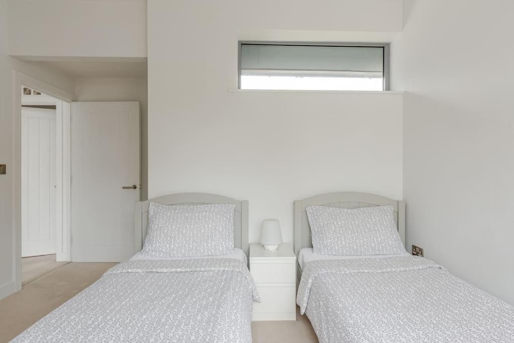 Modern City Centre House With Free Parking Canterbury Esterno foto