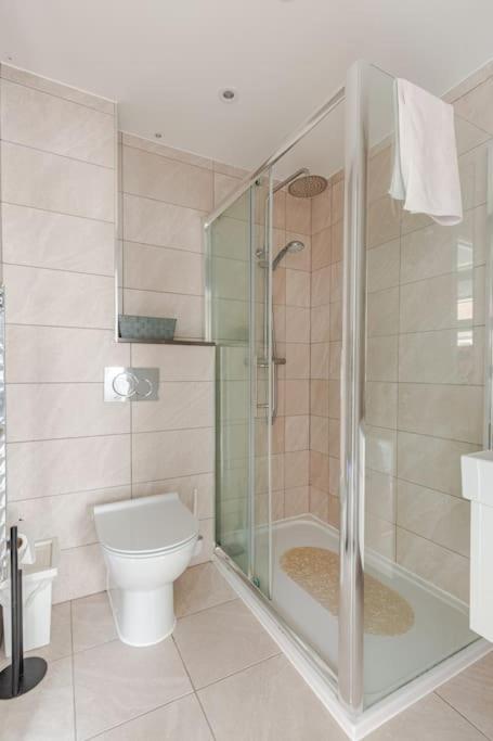 Modern City Centre House With Free Parking Canterbury Esterno foto