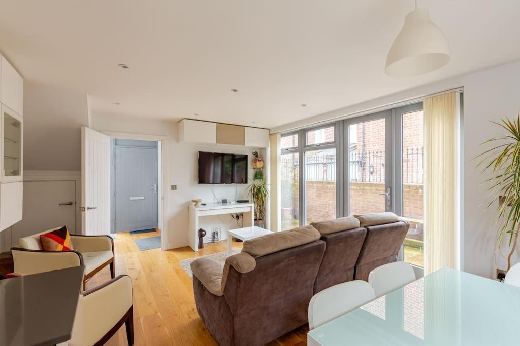 Modern City Centre House With Free Parking Canterbury Esterno foto