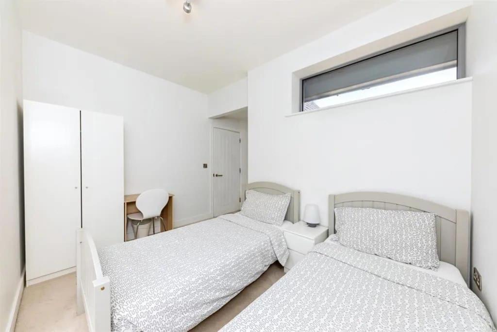 Modern City Centre House With Free Parking Canterbury Esterno foto