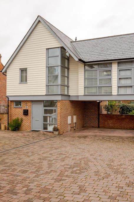 Modern City Centre House With Free Parking Canterbury Esterno foto