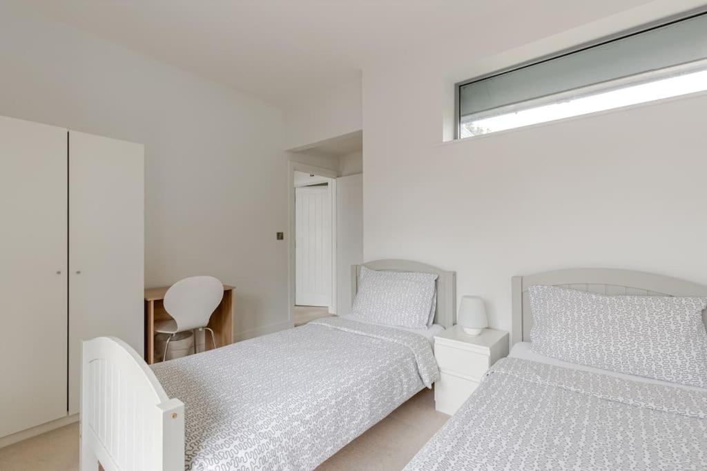 Modern City Centre House With Free Parking Canterbury Esterno foto