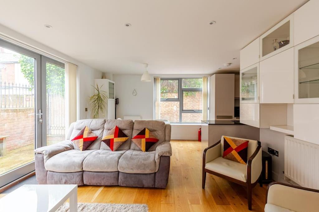 Modern City Centre House With Free Parking Canterbury Esterno foto