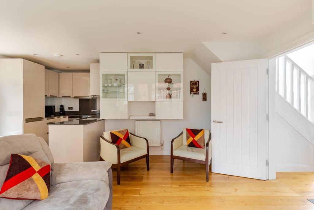 Modern City Centre House With Free Parking Canterbury Esterno foto